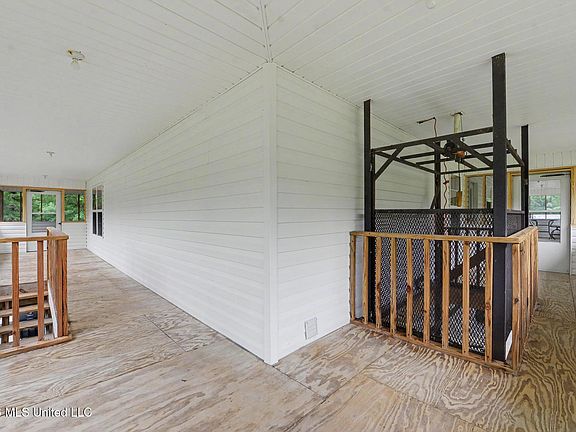 5th image of 4219 Merrill Rd