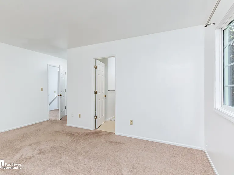 1821 Commodore Dr — Photo 16