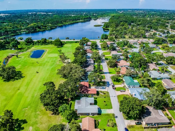 573 Pinecrest Dr, Largo, FL 33770