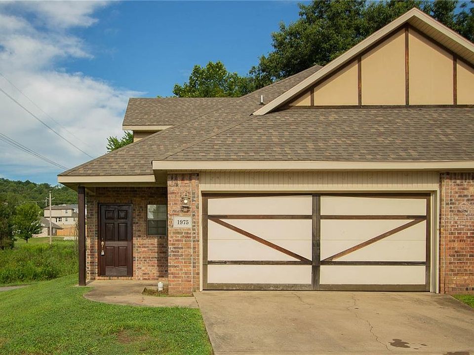 1st image of 1975 E Peppervine Dr