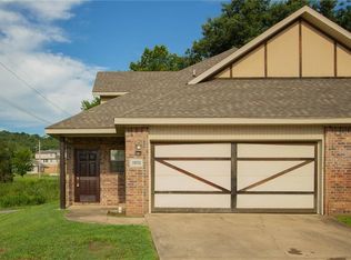 1975 E Peppervine Dr, Fayetteville, AR 72701