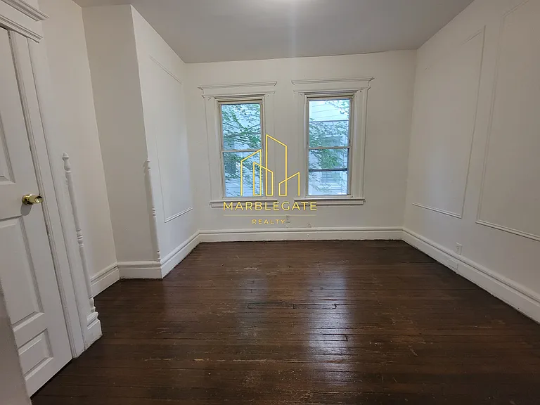 43 Treacy Ave #1E — Photo 6