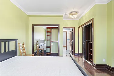 Sold by Thomas Lipovetsky, LREB