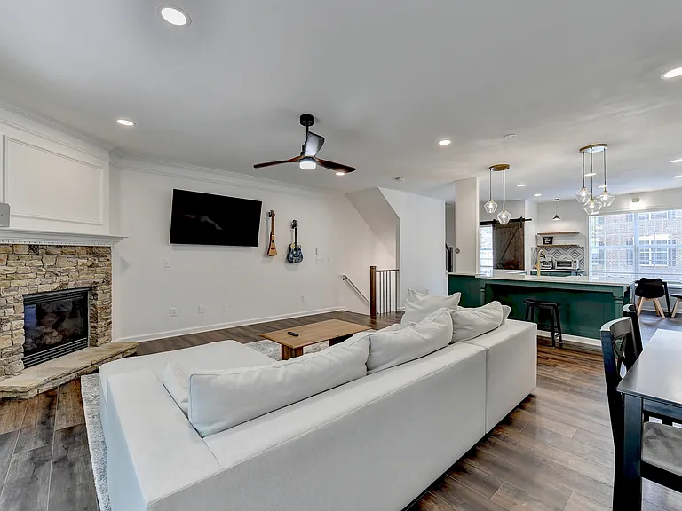 5204 Wellsley Bnd — Photo 21
