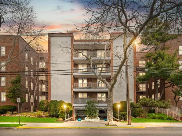 100 Brooklyn Avenue #2e, Freeport, NY 11520