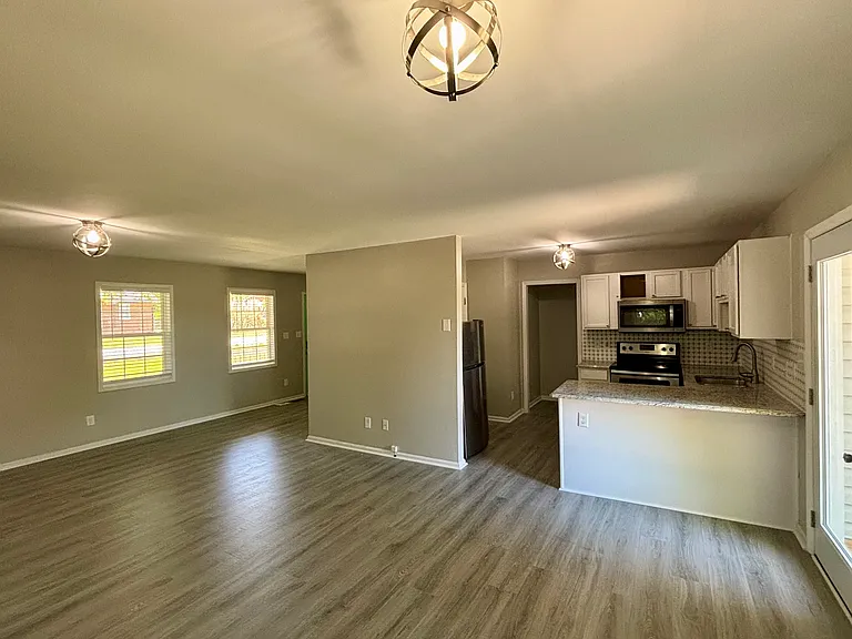 405 E Oakwood St — Photo 6
