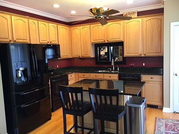 4th image of 264 N New Jersey St