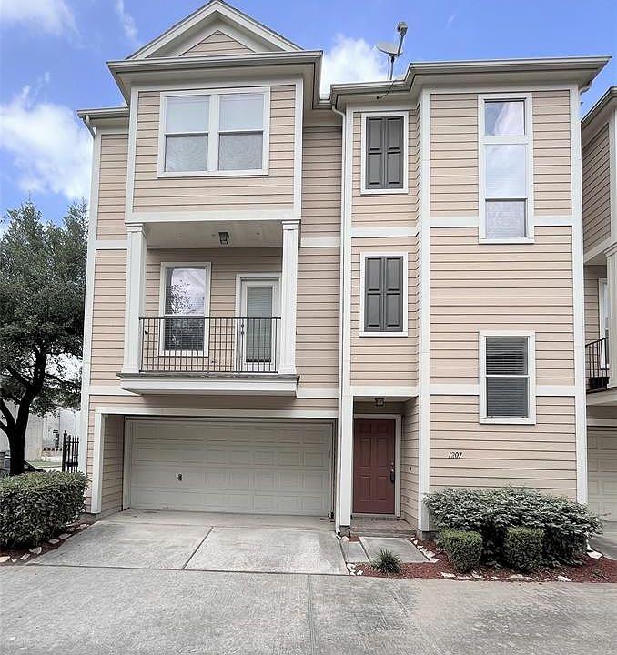 1st image of 1207 Ennis St