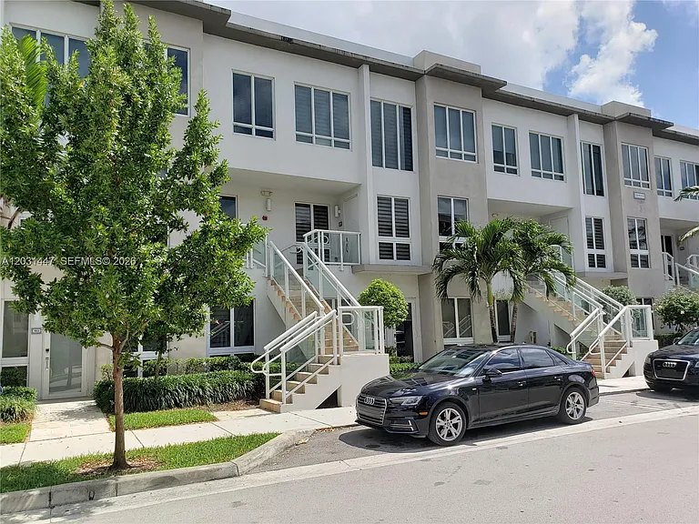 10280 NW 63rd Ter #206 — Photo 1