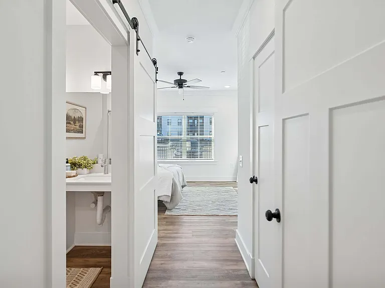 The Emerson at Commonwealth — Photo 15