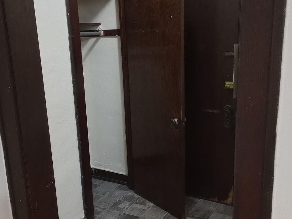 Entry coat closet