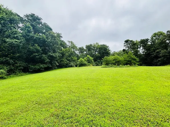 83 Lantern St, Parkersburg, WV 26101