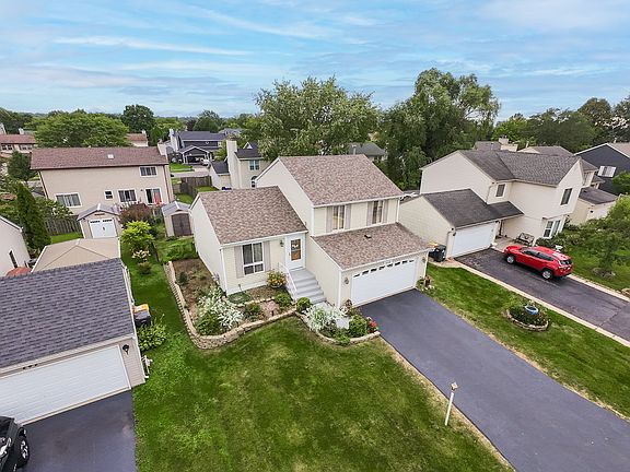 3rd image of 240 Iris Dr