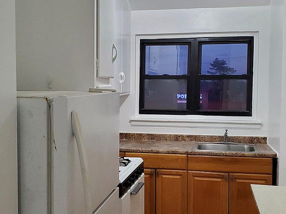 3rd image of 21719 Hillside Ave Unit 1