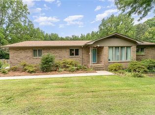 105 Cedarwood Dr, Jamestown, NC 27282