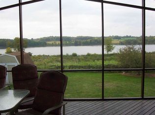 4009 Crest View Rd NE, Solon, IA 52333