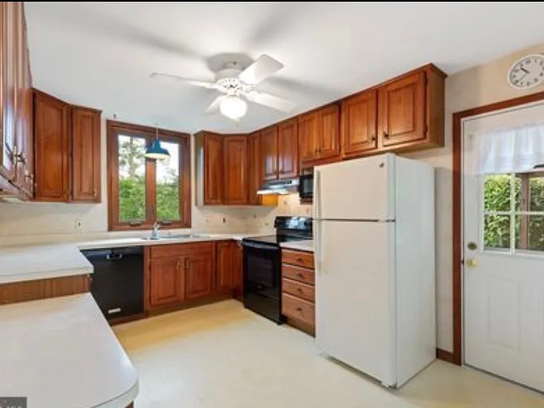 30 Corson Rd — Photo 3