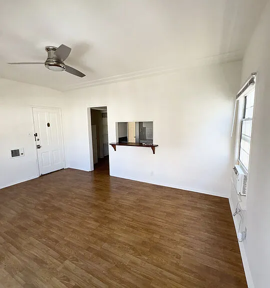 639 S Cochran Ave #201 — Photo 3