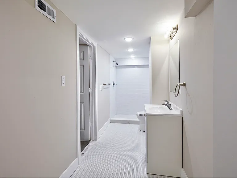 1038 E Mount Pleasant Ave — Photo 8