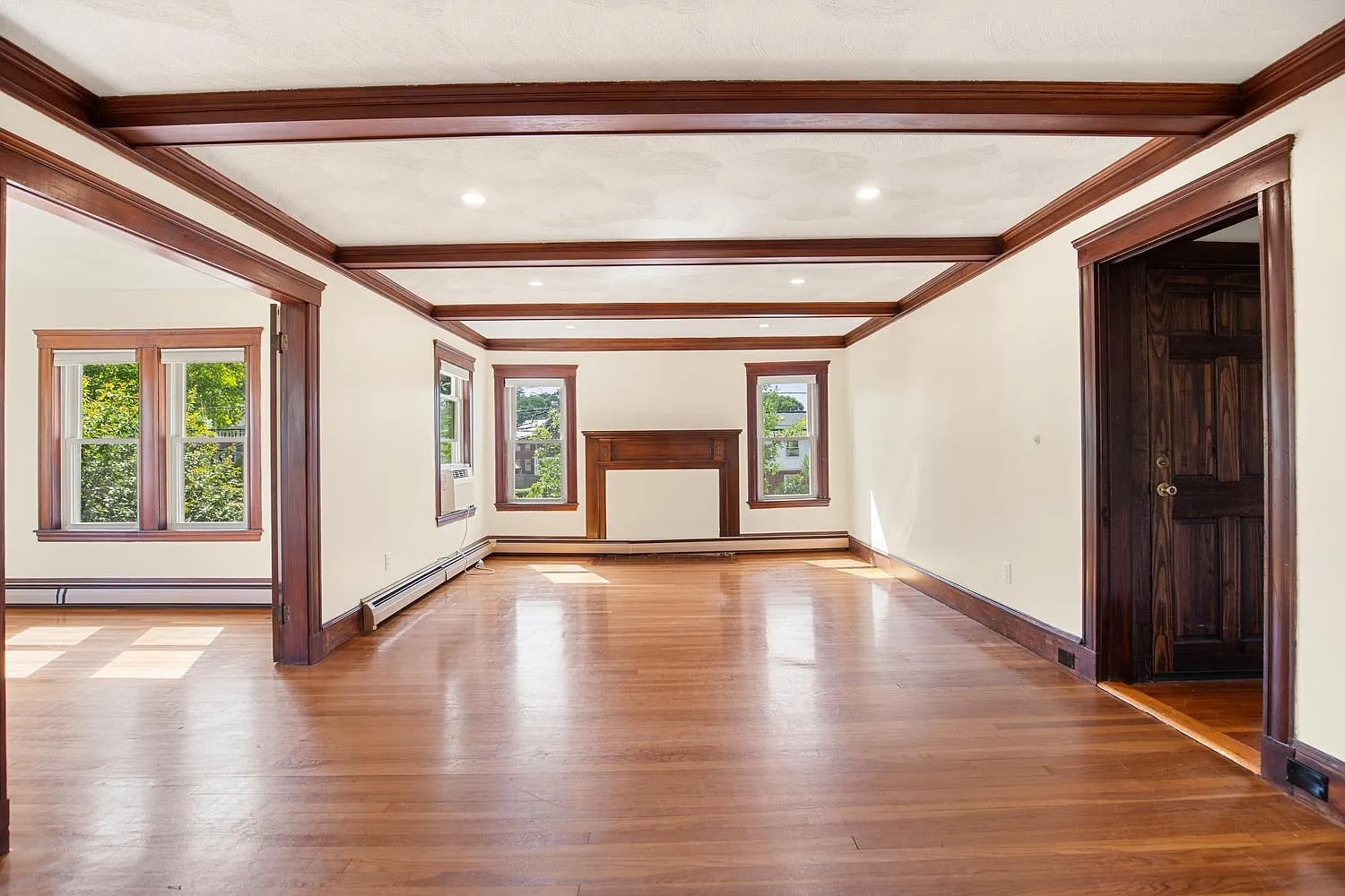 3 bed, 1200 sqft, $3,500 — Photo 4