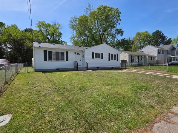 725 Potter Rd, Chesapeake, VA 23320