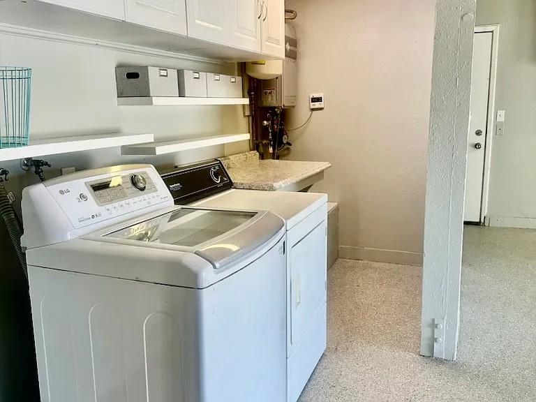 Garage- with Washer and Dryer