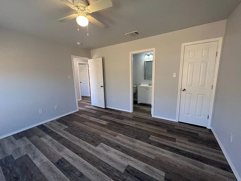 5609 Jarvis St — Photo 17