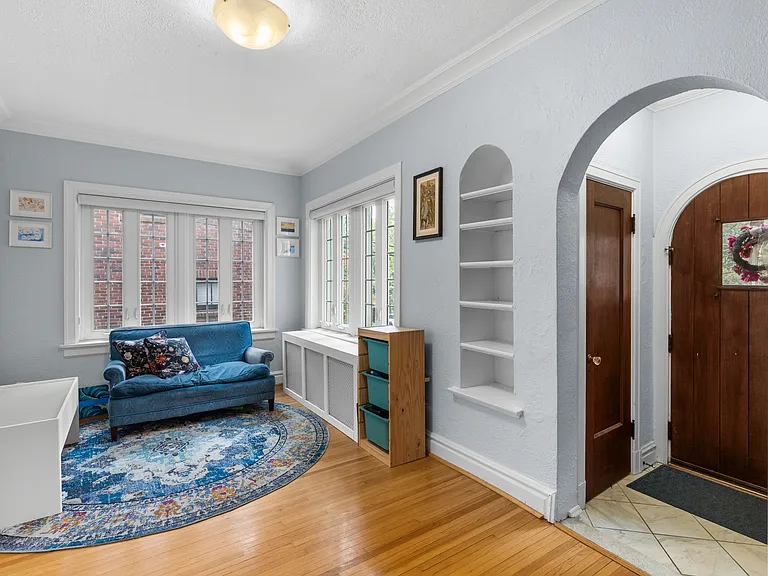 7487 Kingsbury Blvd — Photo 5