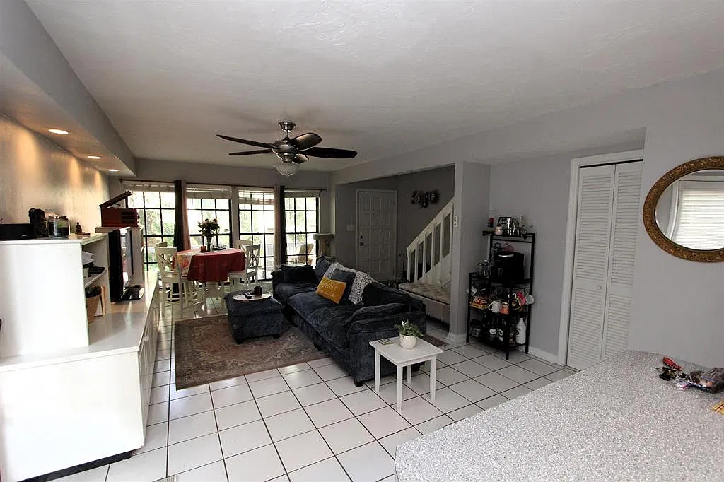 3 bed, 2.5 bath, 1150 sqft, $1,700 — Photo 4