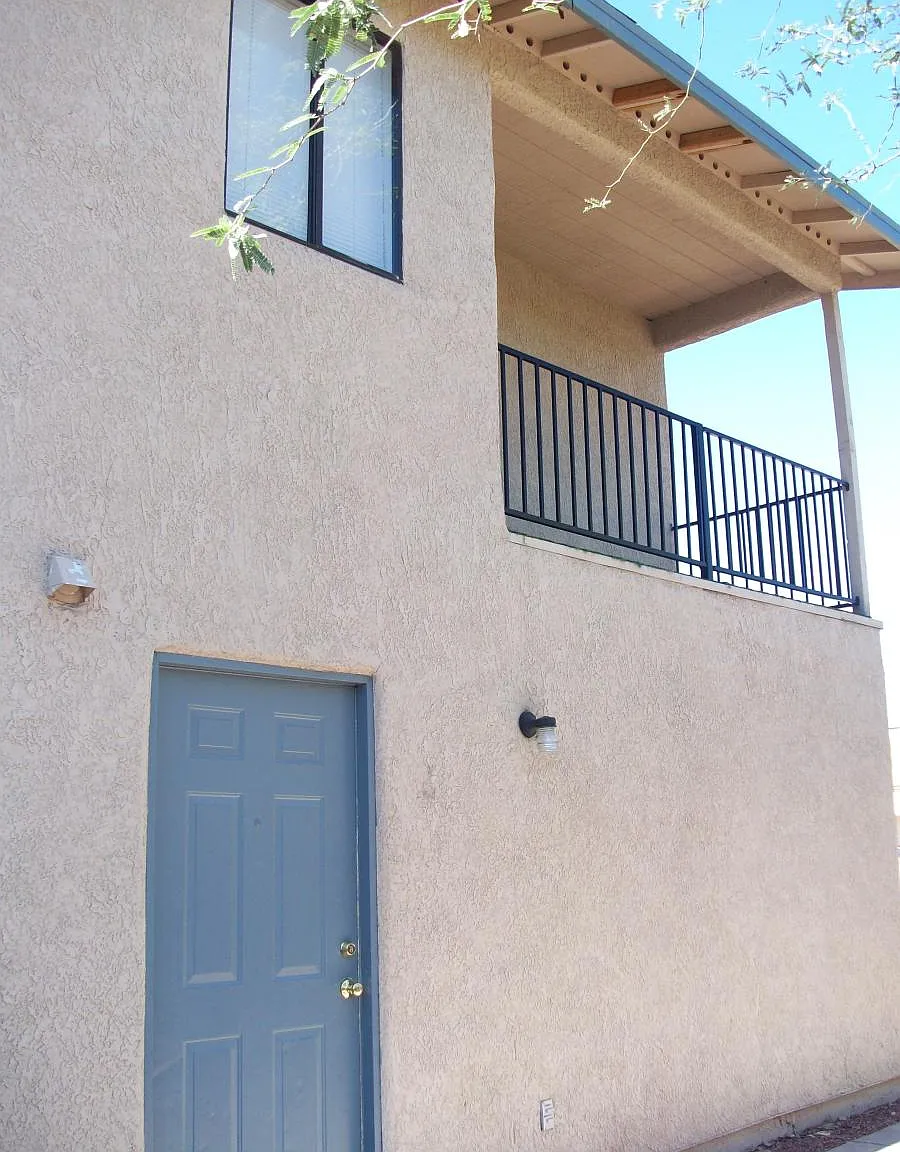5 bed, 1720 sqft, $4,050 — Photo 3