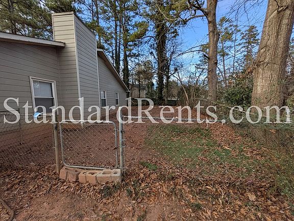 3rd image of 463 Booth Cir SW