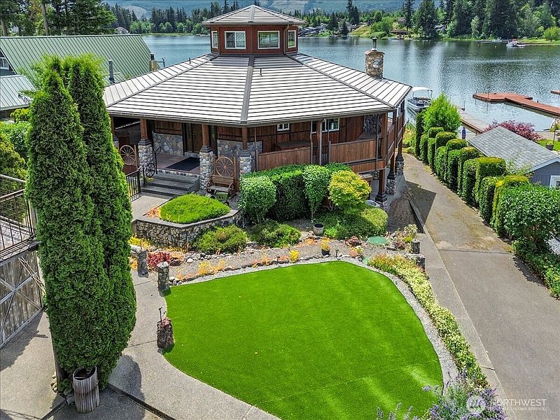 2nd image of 17049 Lake Point Drive SE