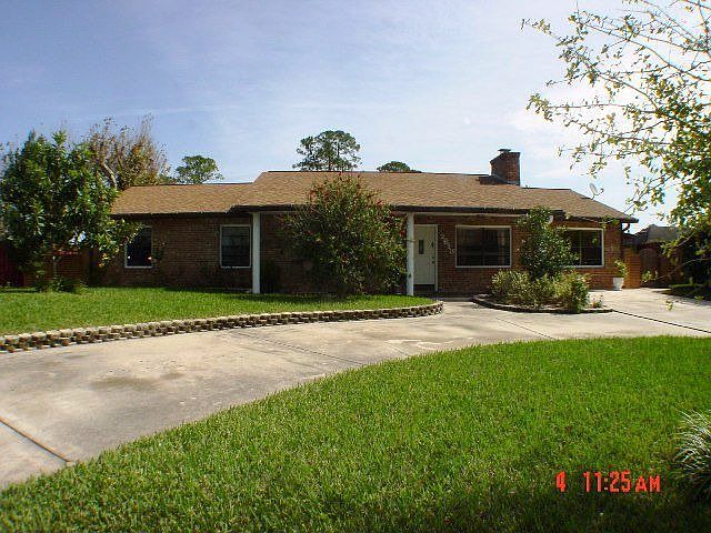 Nice Brick front with circular drive