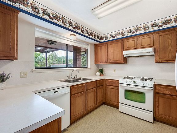 3rd image of 4700 Knight Dr