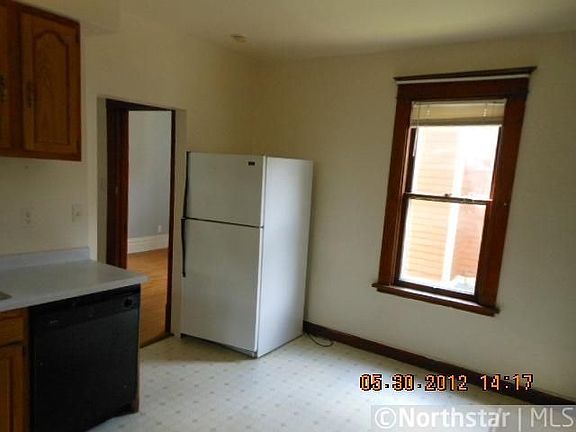 4th image of 251 Banfil St
