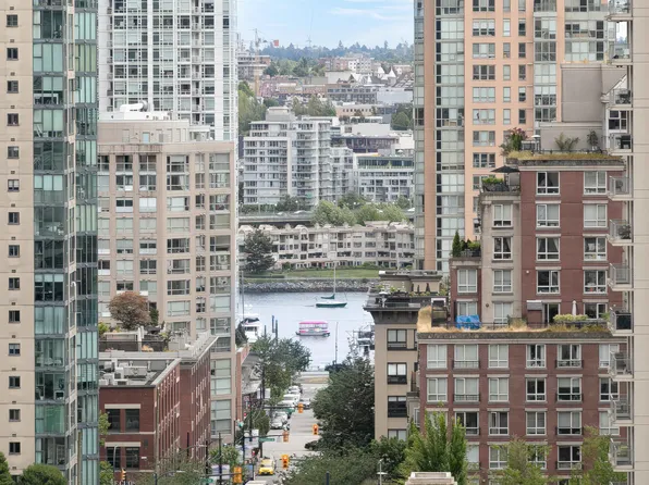 1212 Howe St #1102, Vancouver, BC V6Z 2M9