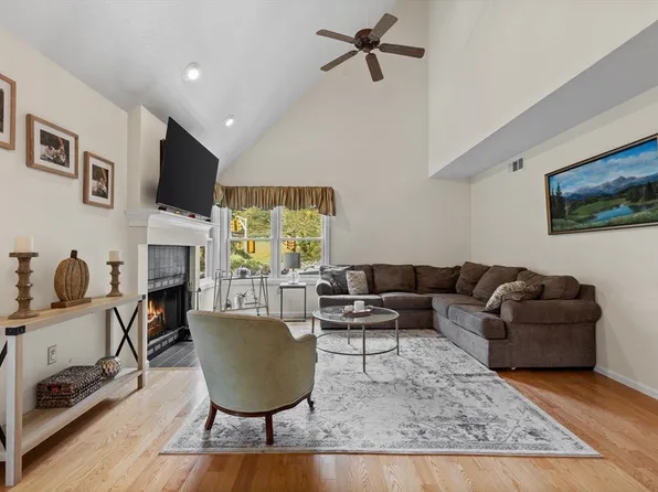 27 Hammond Pl #27, Woburn, MA 01801