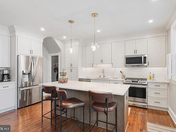 5th image of 318 Hopkins Rd