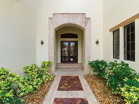 5th image of 9460 Eden Manor