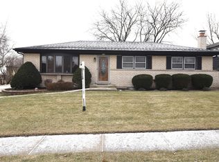 717 E Weathersfield Way, Schaumburg, IL 60193
