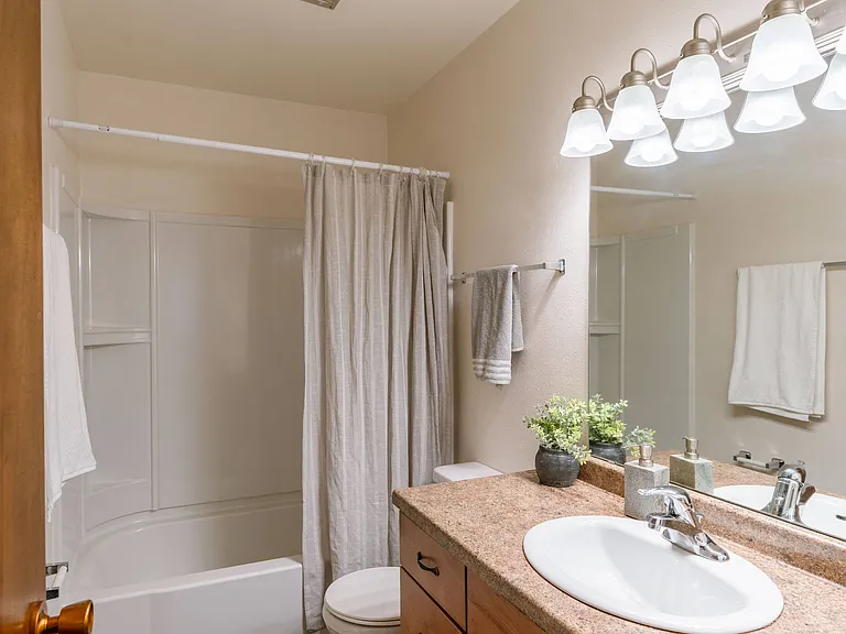 Fargo, ND Betty Ann Apartments | Bathroom