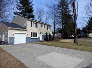 63 Jones Dr, Niskayuna, NY 12309