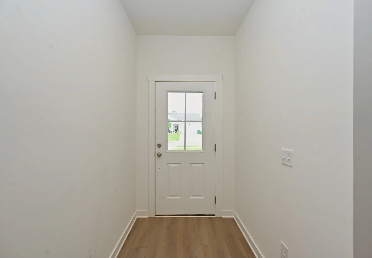 3 bed, 2.0 bath, 1980 sqft, $2,295 — Photo 3