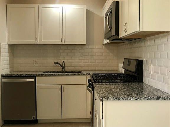 4th image of 923 Sierra Dr