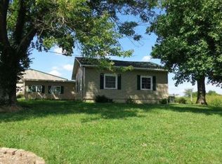 7591 Grammer Hill Rd, Benton, IL 62812