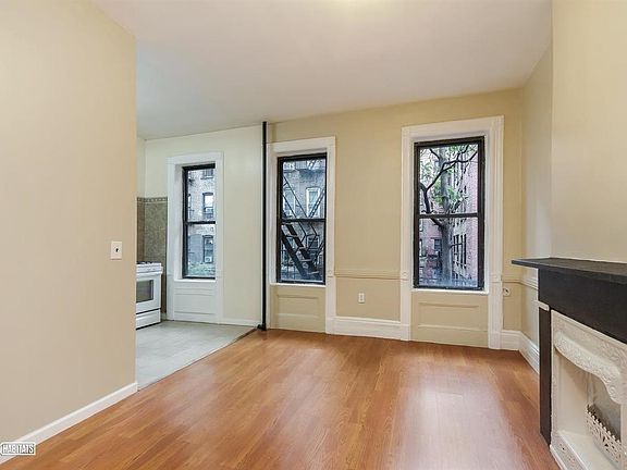 4th image of 235 E 115th St