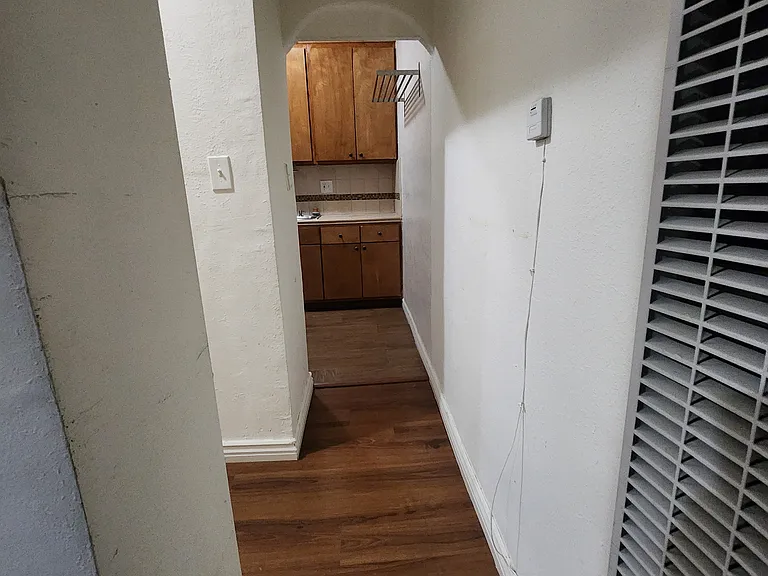 1152 N Kingsley Dr #202 — Photo 6