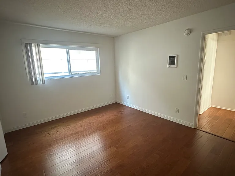 11911 Gorham Ave #6 — Photo 9