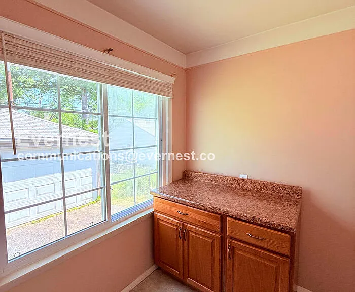 1313 Donald Ave — Photo 4