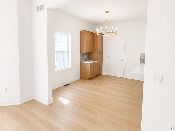 5th image of 7 Davon Ln